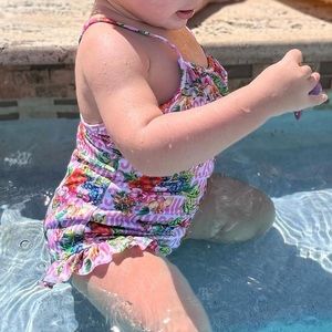 Moschino ONE-PIECE SWIMSUIT FLOWERS LOST & FOUND. Size 2T